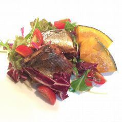 秋野菜と秋刀魚のコンフィの写真