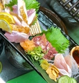 料理メニュー写真&nbsp;〈朝びき鶏〉炭焼き5種盛り合わせ