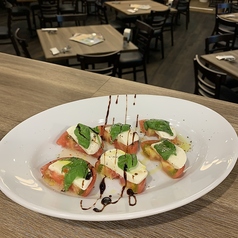 モッツァレラチーズとトマトのカプレーゼ