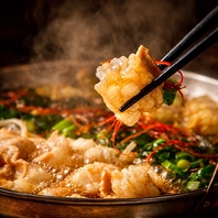 旨味が溶け込む特製出汁！食感が魅力の名物もつ鍋