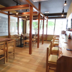 まとまった人数での大規模な会社宴会や特別な集まり、大切なパーティー等には店内の貸切OKです。総席数26席の空間を贅沢に丸ごと独占して、周りを一切気にすることのない賑やかなご宴会を開催していただけます。最大宴会収容人数30人までご対応可能ですので、幹事様は規模やご予算等、まずはお気軽にお店へご相談ください。