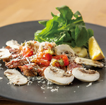 仕事帰りにはお肉やパン、アルコールなどでお腹も心も満たされる、贅沢なひとときを過ごしませんか？