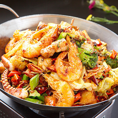 本格中華料理店！前菜、お食事、お酒…全てのジャンルで豊富な品数を揃えています。