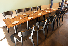 小団体でも離れず一体感のお席をご用意できます。