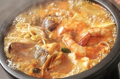 韓国料理　OEBU OSAKA（ウェブ　オーサカ）の雰囲気1