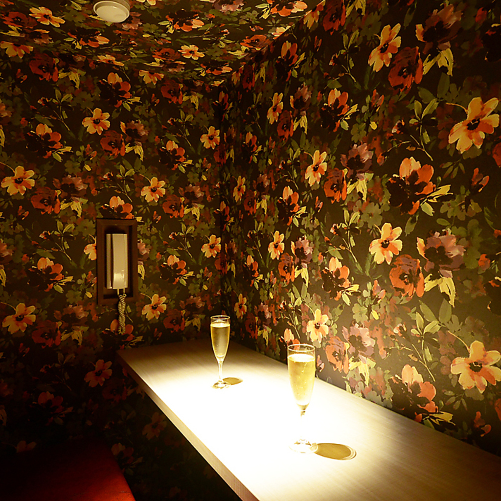 2名様でご利用いただけるカップルシートも人気◎居心地のいい空間で美味しいお酒をご堪能ください♪