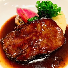 ５時間煮込んだ巴里風牛タンシチュー