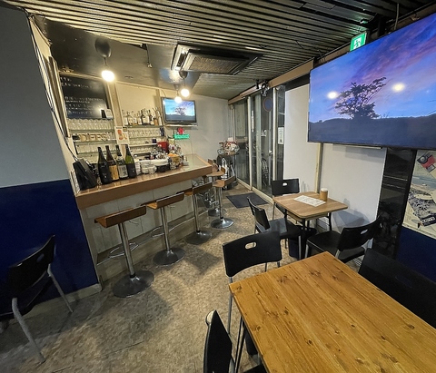 スタイリッシュな装飾と充実した料理。家族でも楽しめる新感覚のダイニングバー