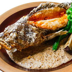 三陸産鮮魚の丸ごと唐揚げ~デュクセルソース~