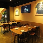 広々としたテーブル席です◎サッカー、野球などのスポーツ観戦や貸切ｐａｒｔｙ、結婚式2次会にも♪