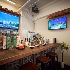 バータイムにおすすめのカウンター席です◎一杯からでも、単品呑み放題でもお待ちしております◎カクテルの種類が豊富なので女性の方にもおススメです！