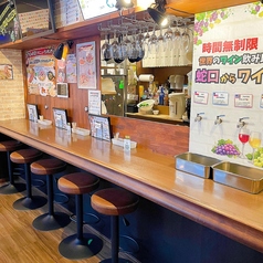 【カウンター席ございます】お一人様のサク飲みや、デートにも使えるカウンター席。豊富なアラカルト&ドリンクメニューで、楽しい時間をお過ごしください!