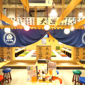 天井から吊り下げられたメニューや壁に直接貼られたメニューが、昭和の大衆居酒屋の雰囲気でなんとも落ち着く空間です!テーブル席や掘りごたつのお席など様々な席をご用意しております。