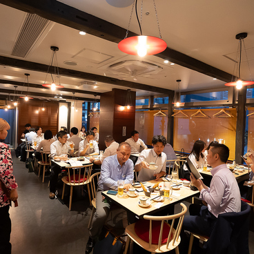 寿司と肴 ぴん酒場 横浜西口店の雰囲気1