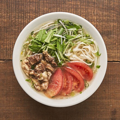 牛すじとトマトのフォー