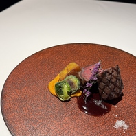 様々な肉料理をお楽しみください
