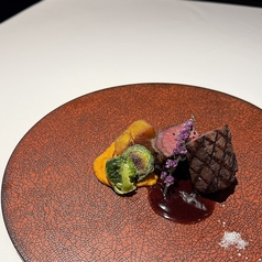 様々な肉料理をお楽しみください