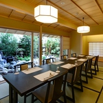 落ち着いた雰囲気の個室でゆっくりとしたひととき…。お座敷で足を伸ばしてのんびり寛ぎながら食事◎