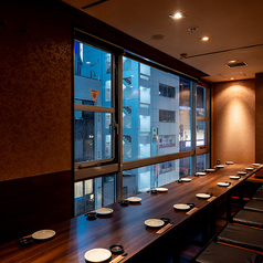 団体様用テーブル席。夜景も楽しめるVIP席でございます！