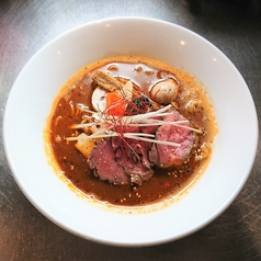 生ラムタタキのスパイスラーメン　羊骨スープ