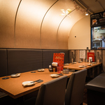 黒と白を基調にしたモダンな店内！半個室もあり。貸切などお問合わせを♪