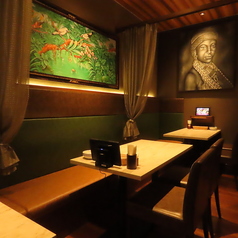 4名テーブル席×2卓ご用意♪8名様などの大人数の場合、テーブル席を一つの空間を貸切でお過ごし頂けます。