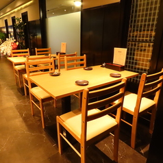 4名様でご利用いただけるテーブル席ございます。