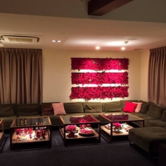 最大15名様までOK！くつろぎのソファー席で、贅沢な夜をシェア