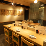 自慢の「鶏だしおでん」を眺めながら一杯！