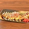 豚肉と野菜がたっぷり詰まった豚ぺい焼きは、外はカリッと、内はふんわりとした食感がたまりません！ソースが豚肉の旨味を引き立て、食べるたびにその深い味わいに魅了されます。お腹も心も満たしてくれる、ほっとする味わいをぜひお試しください。