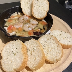 海老とアスパラガスのアヒージョ