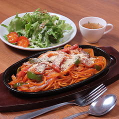 昔ながらの鉄板ナポリタン