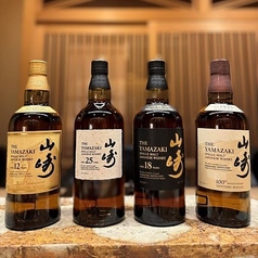 ウイスキーやビール、日本酒など多彩なお酒を取り揃えております。