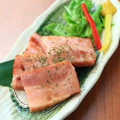 藁香る厚切りベーコン藁焼き