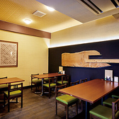 【店内は全席禁煙】タバコのにおいが苦手な方・お子様連れのお客様も安心してご来店頂けます◎店内には使いやすいテーブル席・個室・半個室を多数ご用意。のんびりお食事をお愉しみ頂けます。車椅子やベビーカーでのご来店もお気軽にどうぞ。