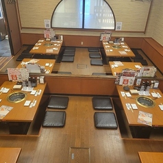 最大40名様が入れる掘りごたつ式お座敷がございます。宴会などの集まりに最適。4名×4席、6名×4席、計40名