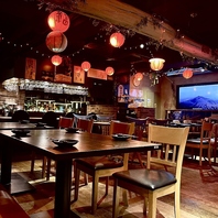 シックでムードのある2階席。各種シーンにご利用可能◎