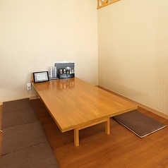 8名様用の座敷席は、歓送迎会やお祝いの集まりにぴったりです♪ゆったりとした空間で、特別な瞬間を大切な人たちと一緒に楽しむことができます。リラックスした雰囲気の中で、素敵な思い出を作りましょう。ぜひご利用ください！