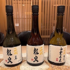 全国各地の限定酒など豊富な種類のお酒をラインアップしています。