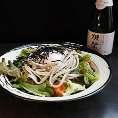 蕎麦サラダ（温玉付）