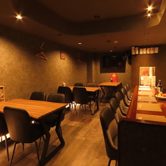 15名様から最大25名様程度まで、店内の丸ごと貸切が可能です。本格的な熊本の郷土料理と地酒をゆったりと愉しんだ後は、最新カラオケで大盛り上がり!移動の手間なく、一次会から二次会まで一軒で完結できるのが魅力です。周囲を気にせず、仲間内だけで最高の思い出作りを。貸切のご相談はお早めにどうぞ。