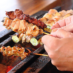 自家製のたれを使用した、日本鰻の串焼きをご堪能あれ