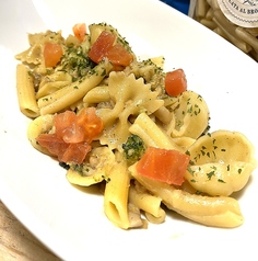 エビータの新名物！5種類のソースから選べるショートパスタ数量限定なのでお早めにお試しください♪の写真