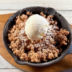 本日のデザート アップルクランブル バニラアイス添え