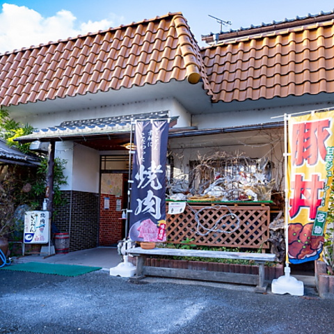 創業40年、昭和テイストのファミリー向け焼肉店。メニューはすべて手作りがこだわり。