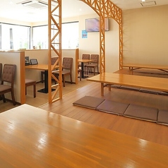 8名様用の座敷席は、ご家族やご友人とのカジュアルな食事に最適です♪ゆったりとしたスペースで、リラックスしながら美味しい料理を楽しむことができます。みんなで楽しいひとときを過ごすのにぴったりの場所です。ぜひお越しください！