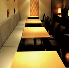 ソファ席もご用意ございます。人数に合わせ調節可能です！お客様の人数・シーン・ご予算など、お気軽にご相談ください！