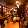 【5～6名テーブル席】人数に合わせて組み合わせられるテーブル席をご用意。海外レストラン風の華やかな店内が魅力です。