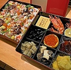 お正月の楽しみ◎【おせち＋ばらちらし】の写真