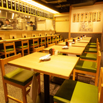 広々とした店内は2名様～10名様までまとまって座れる席もご用意しております！